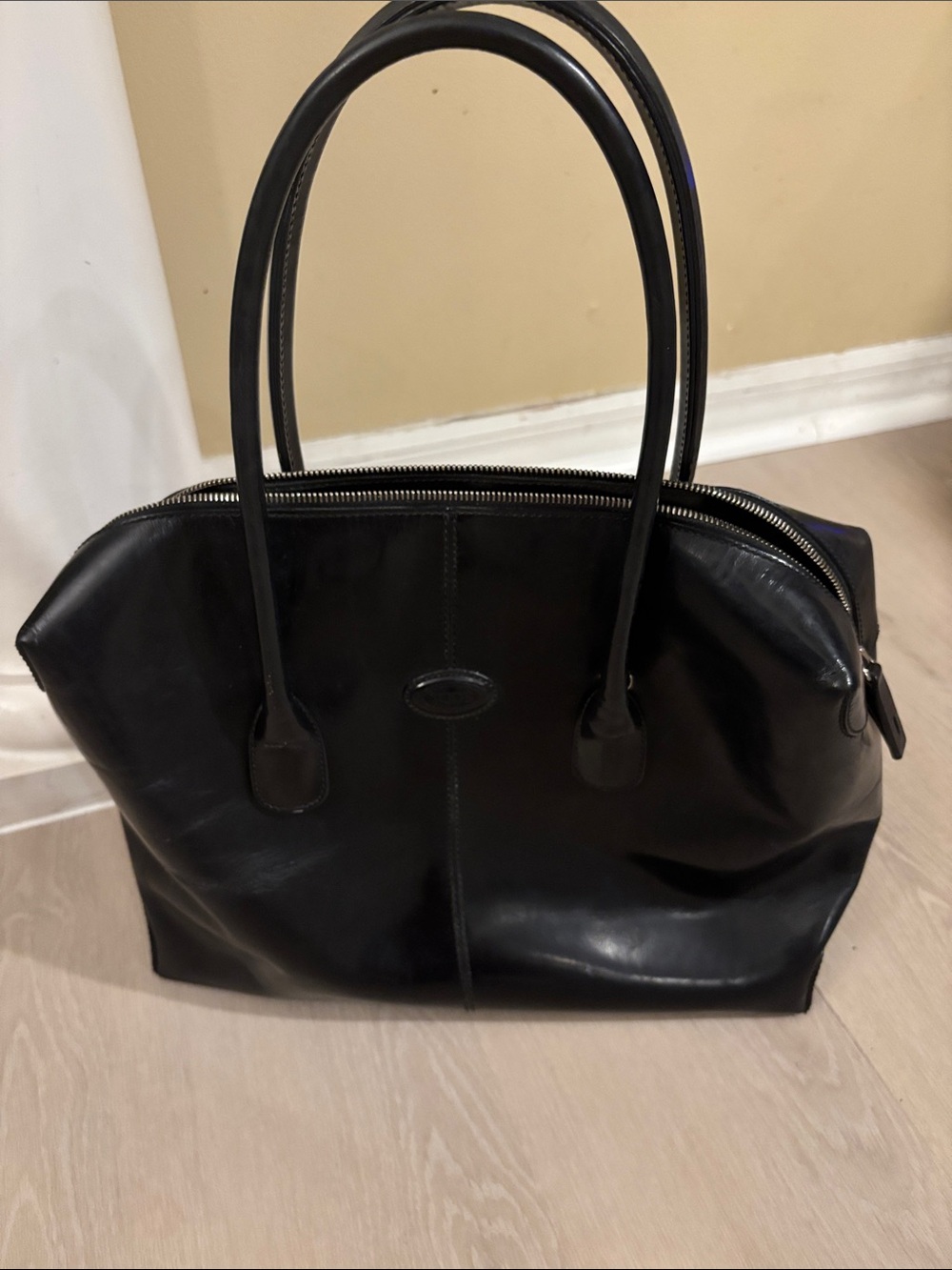 Tod's Black Leather Double-Handle Zip Tote